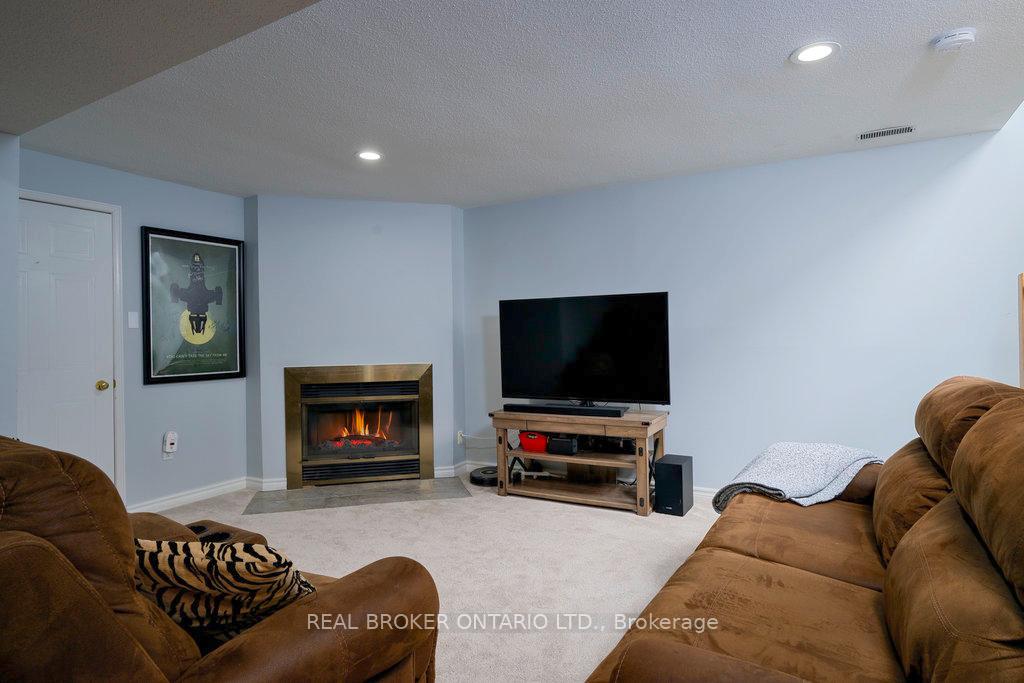 Photo 12 of 46 Kimbolton Crescent, Ottawa, Kanata - Morgan's Grant/South March — HOMEH