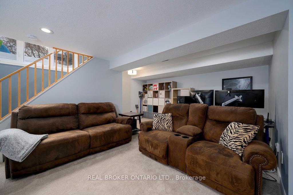 Photo 13 of 46 Kimbolton Crescent, Ottawa, Kanata - Morgan's Grant/South March — HOMEH