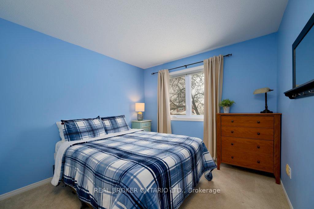 Photo 17 of 46 Kimbolton Crescent, Ottawa, Kanata - Morgan's Grant/South March — HOMEH