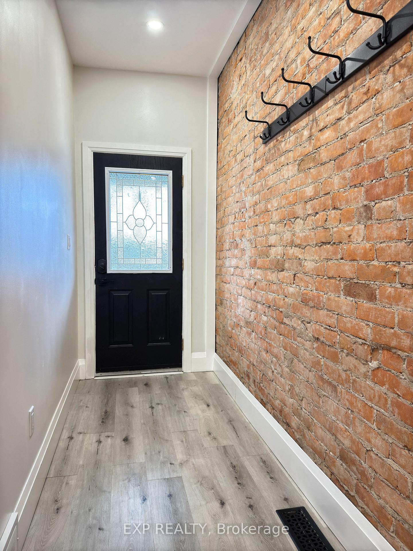 Photo 4 of 170 Ray Street N, Hamilton, Strathcona — HOMEH
