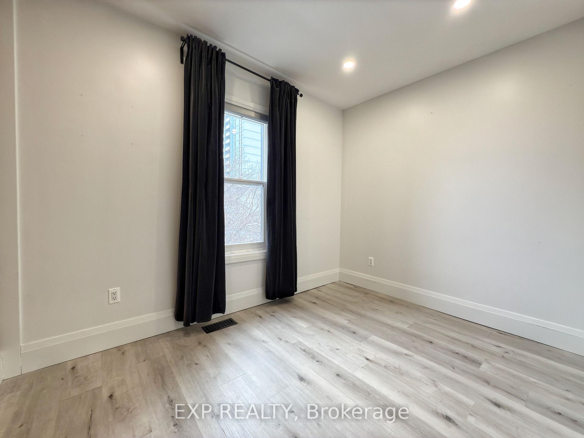 Photo 23 of 170 Ray Street N, Hamilton, Strathcona — HOMEH