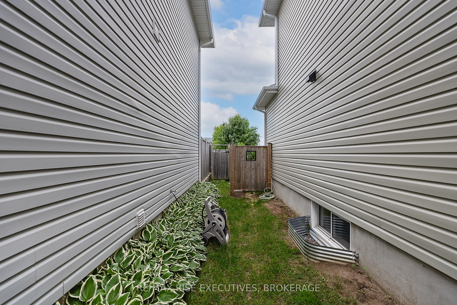 Photo 5 of 1556 Davenport Crescent, Kingston, City Northwest — HOMEH
