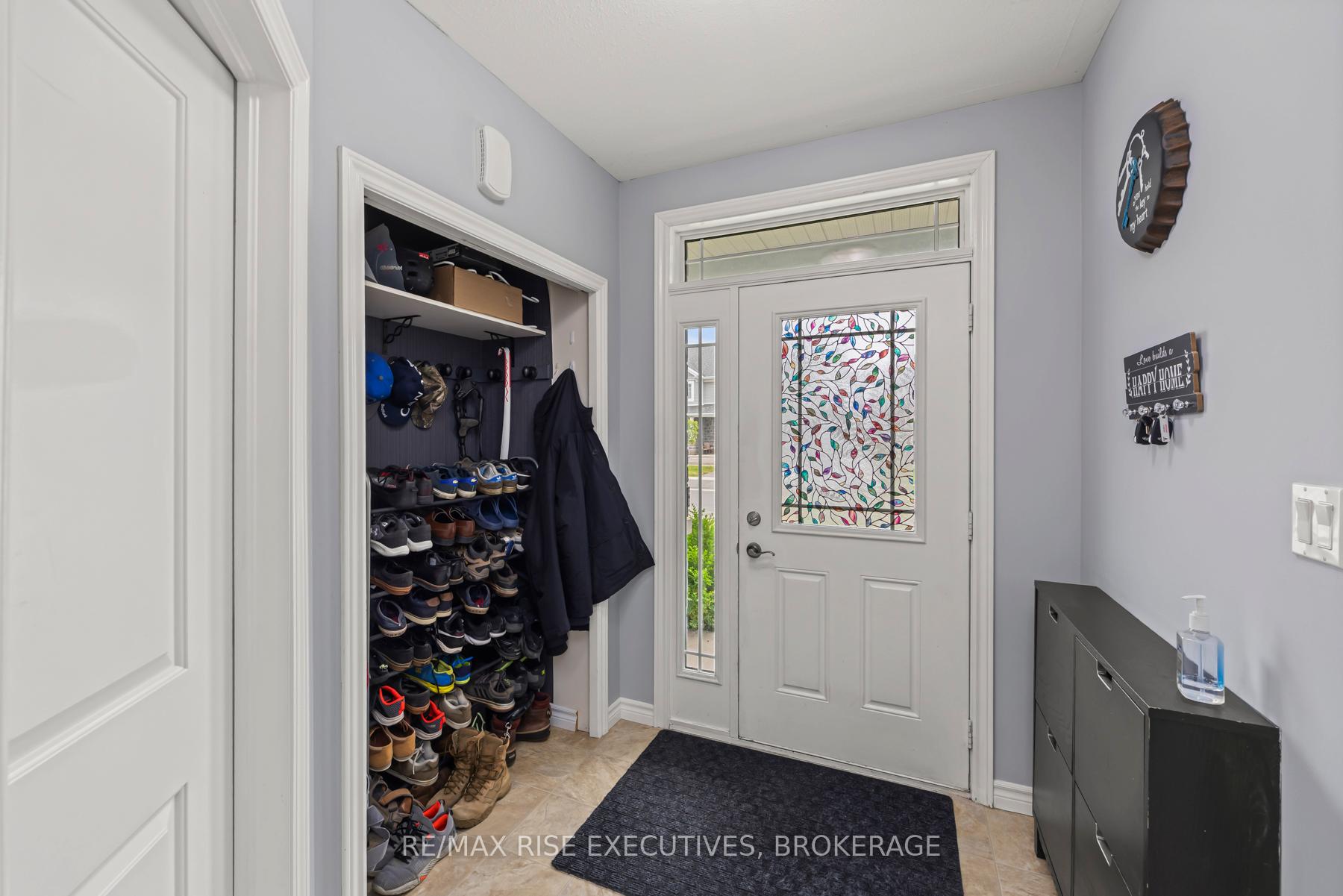 Photo 12 of 1556 Davenport Crescent, Kingston, City Northwest — HOMEH