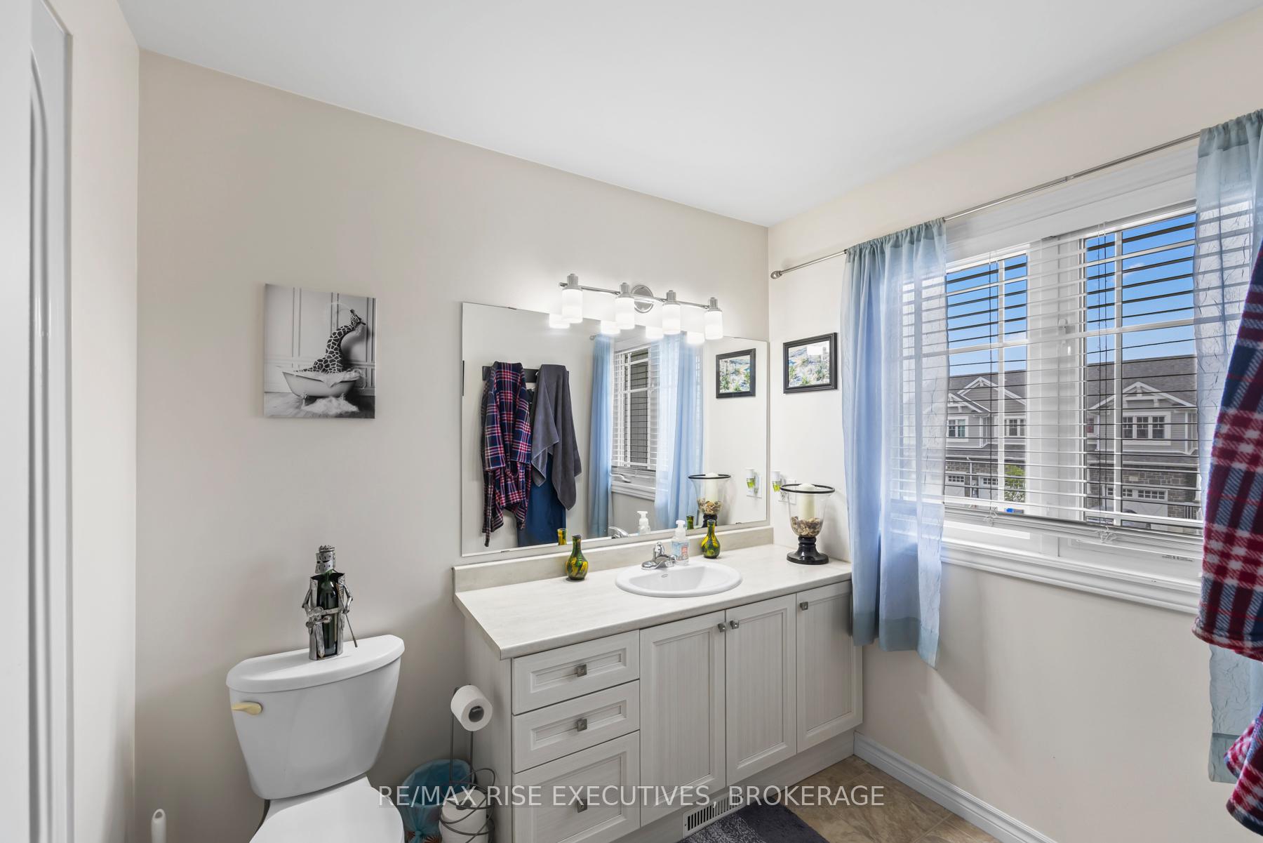 Photo 33 of 1556 Davenport Crescent, Kingston, City Northwest — HOMEH