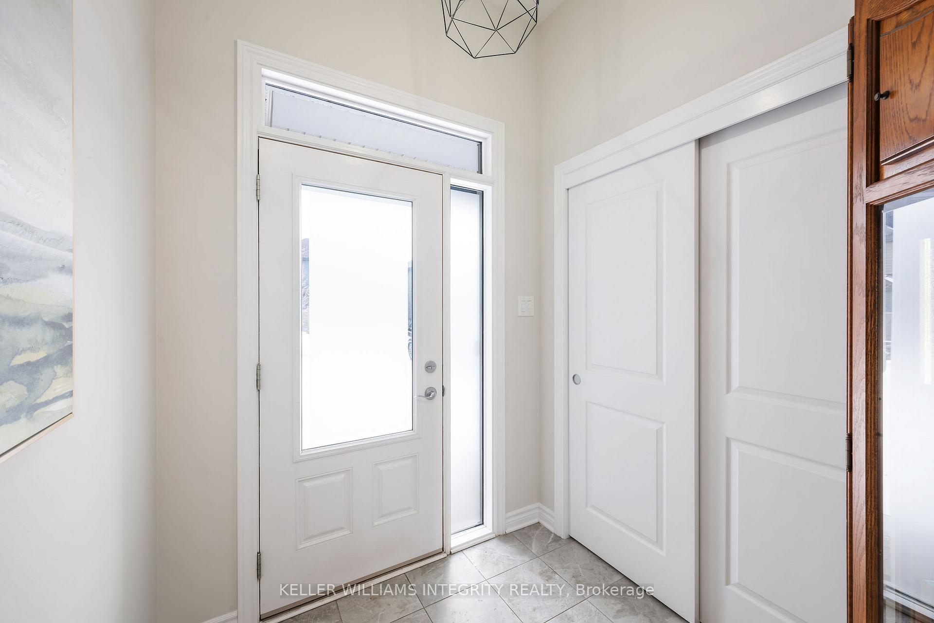 Photo 2 of 12 Rookie Crescent, Ottawa, Kanata - Emerald Meadows/Trailwest — HOMEH