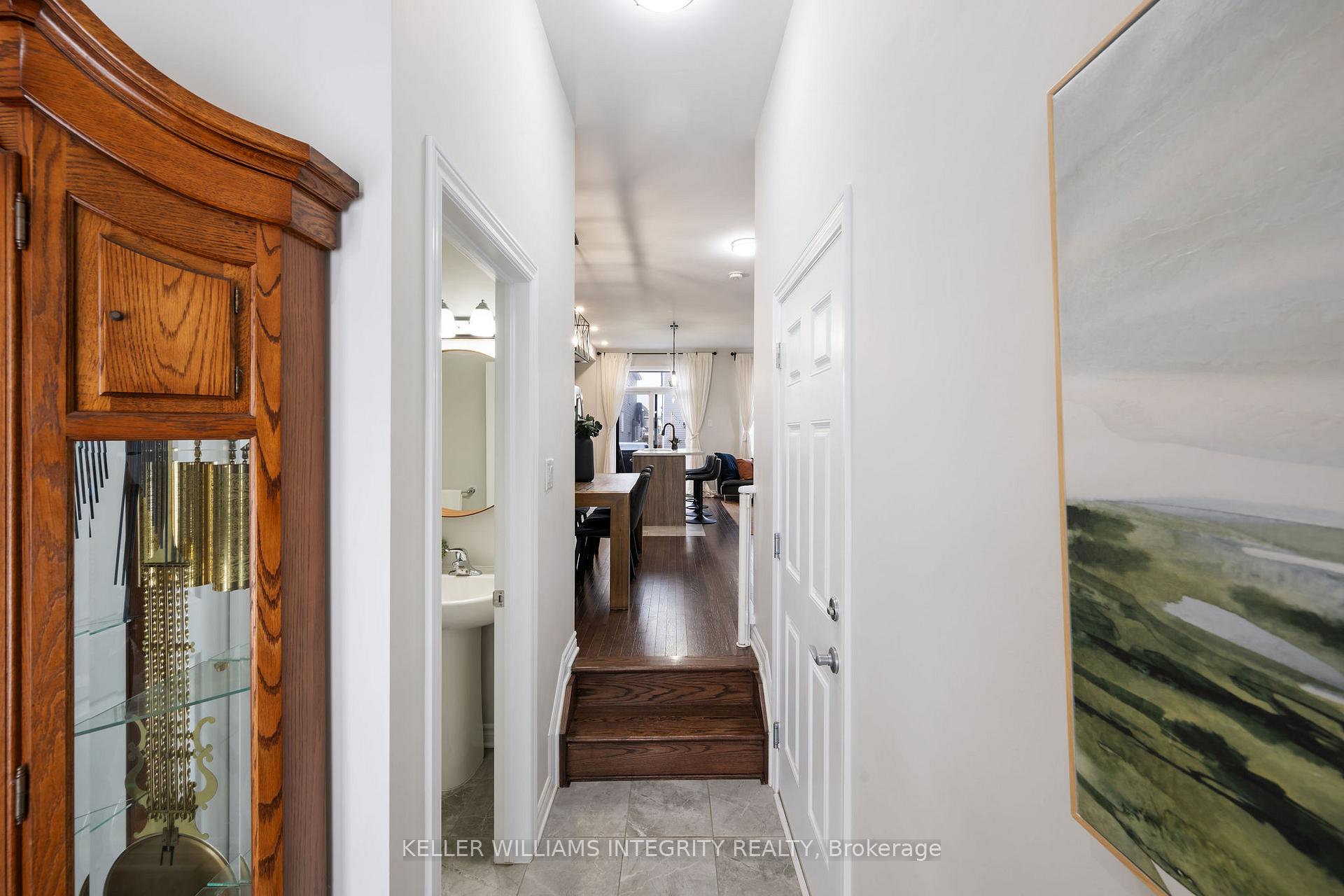 Photo 3 of 12 Rookie Crescent, Ottawa, Kanata - Emerald Meadows/Trailwest — HOMEH