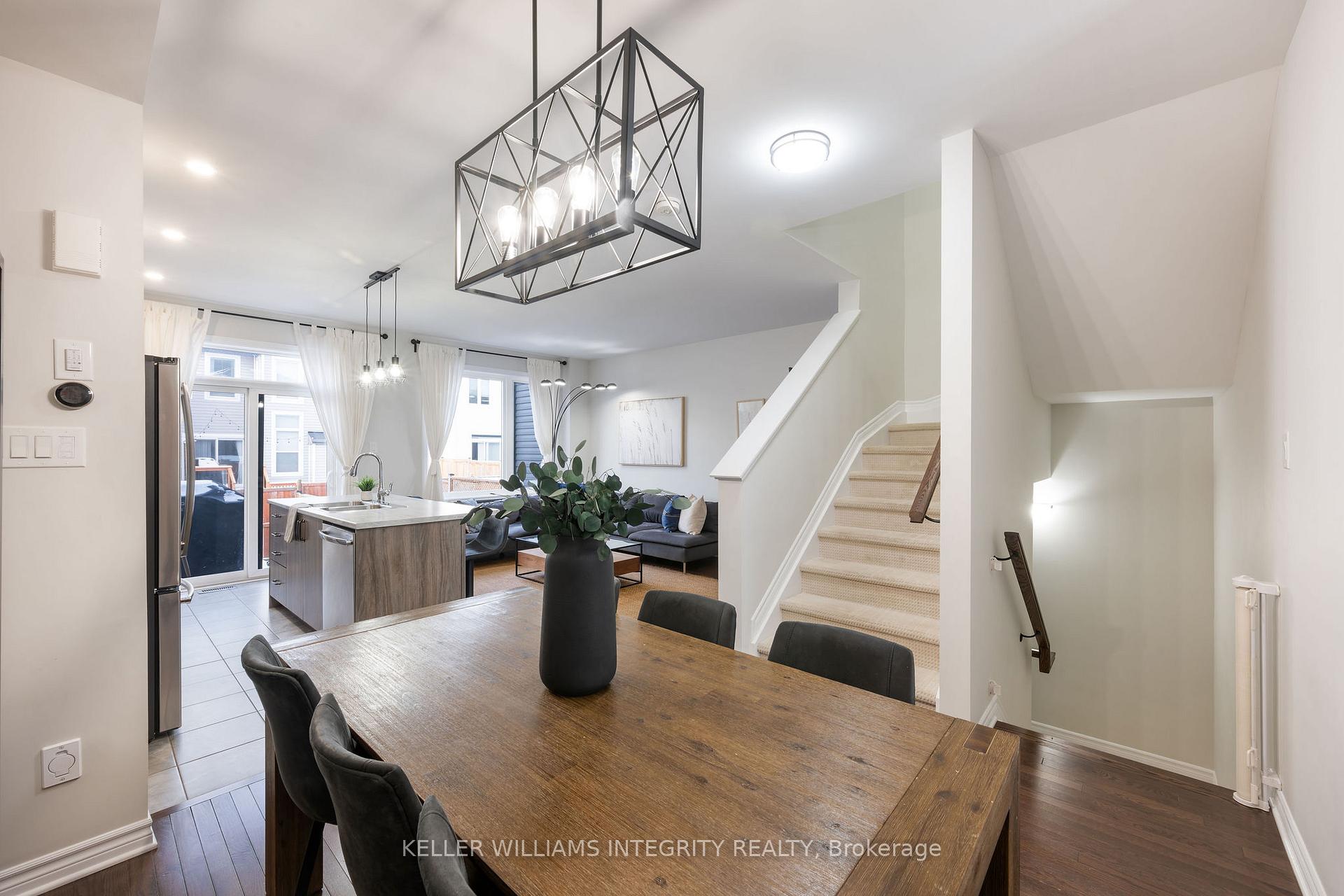Photo 6 of 12 Rookie Crescent, Ottawa, Kanata - Emerald Meadows/Trailwest — HOMEH
