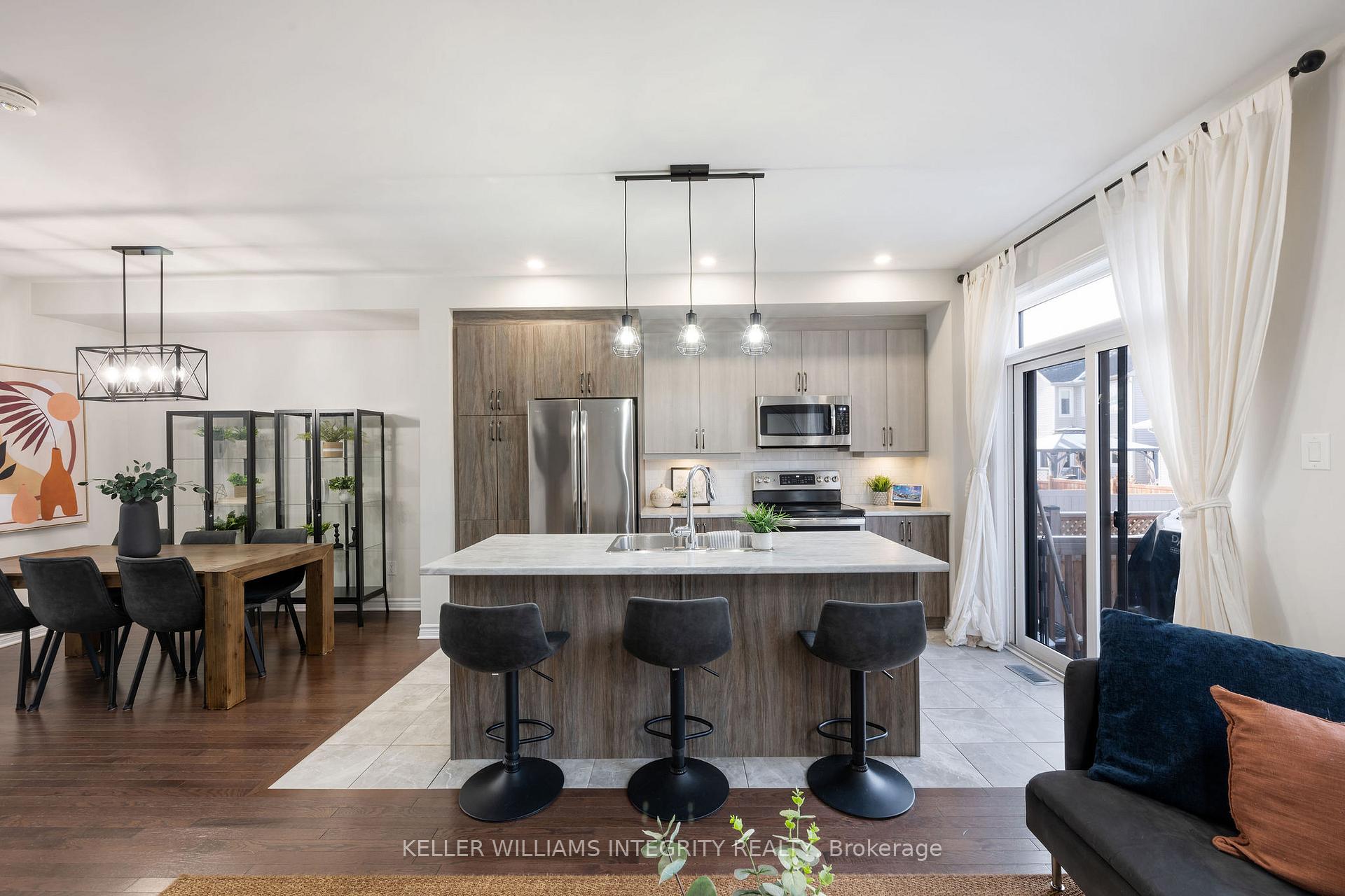 Photo 9 of 12 Rookie Crescent, Ottawa, Kanata - Emerald Meadows/Trailwest — HOMEH
