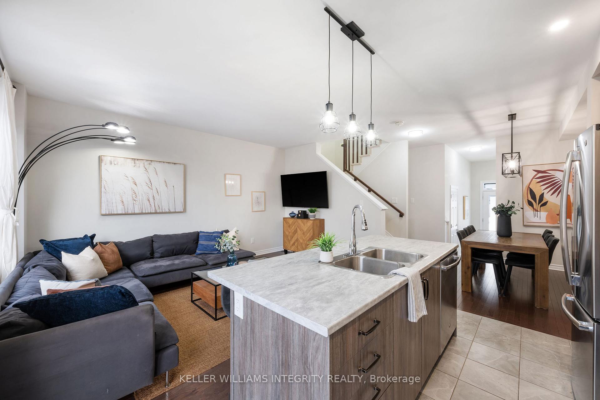 Photo 10 of 12 Rookie Crescent, Ottawa, Kanata - Emerald Meadows/Trailwest — HOMEH