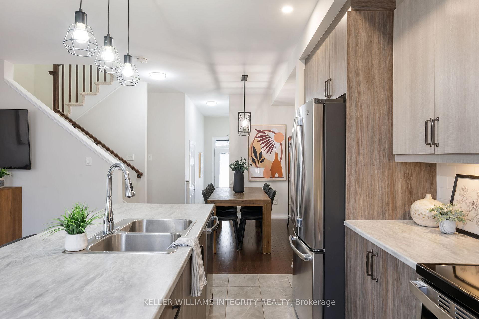 Photo 11 of 12 Rookie Crescent, Ottawa, Kanata - Emerald Meadows/Trailwest — HOMEH