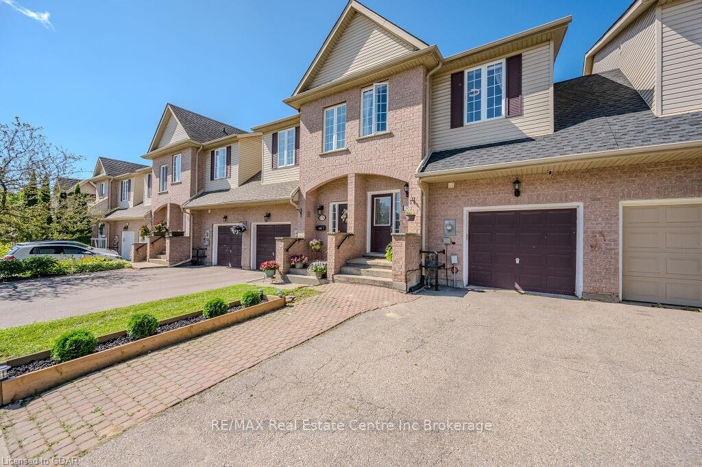 Photo 4 of 174 Windflower Drive, Kitchener — HOMEH