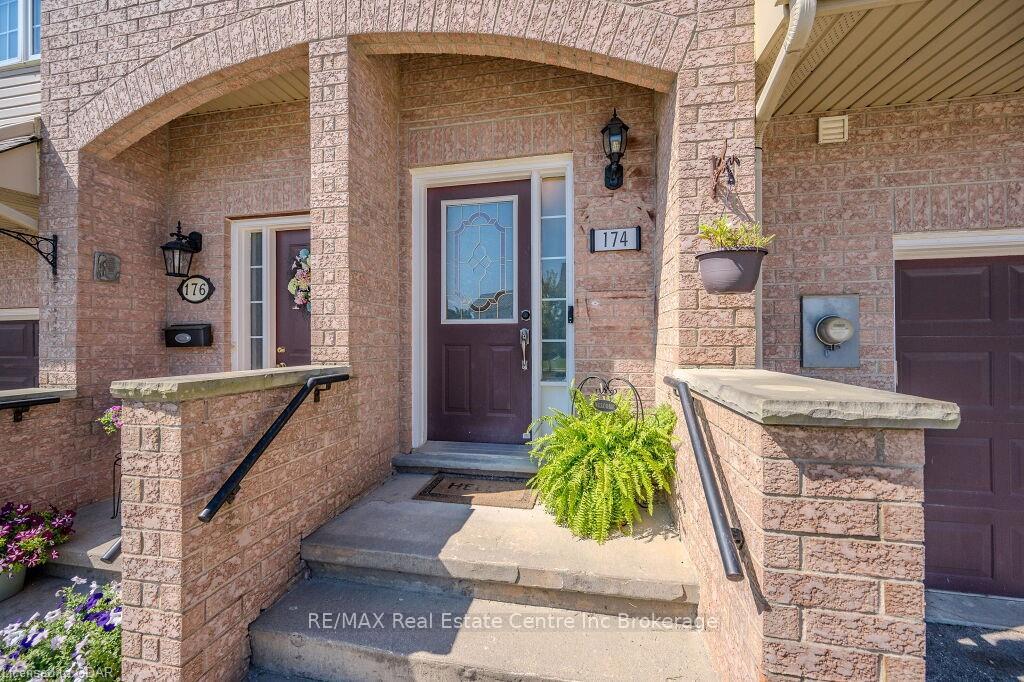 Photo 5 of 174 Windflower Drive, Kitchener — HOMEH