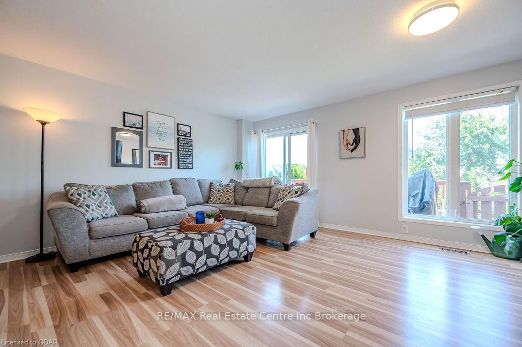 Photo 10 of 174 Windflower Drive, Kitchener — HOMEH
