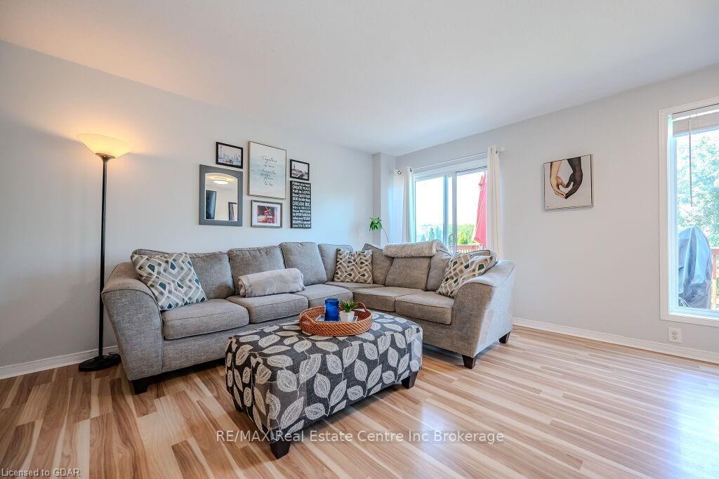 Photo 11 of 174 Windflower Drive, Kitchener — HOMEH