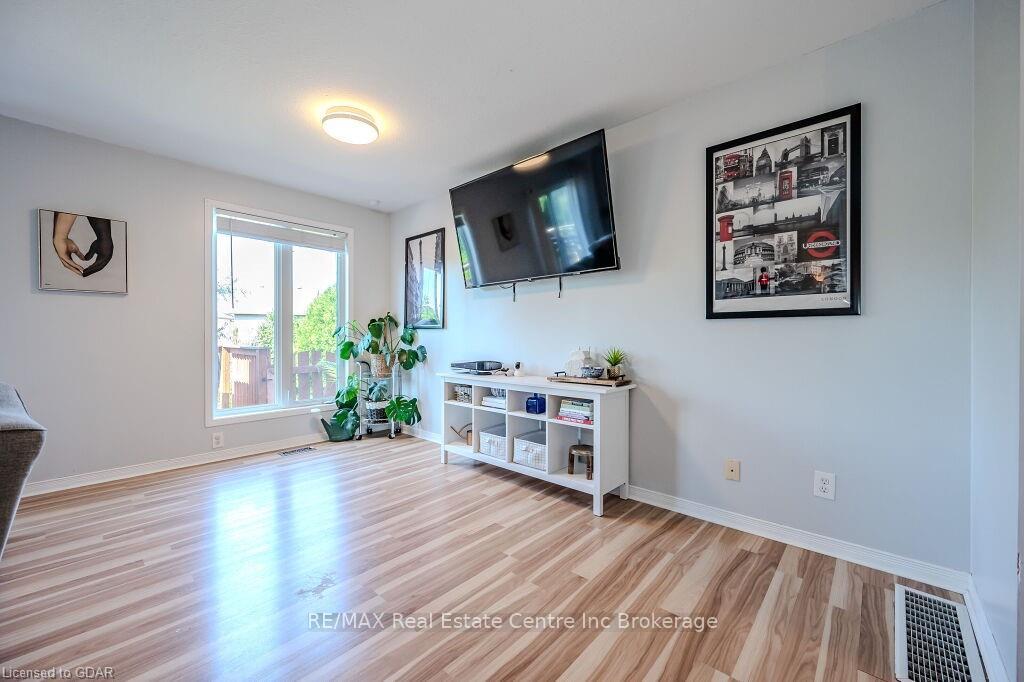 Photo 12 of 174 Windflower Drive, Kitchener — HOMEH