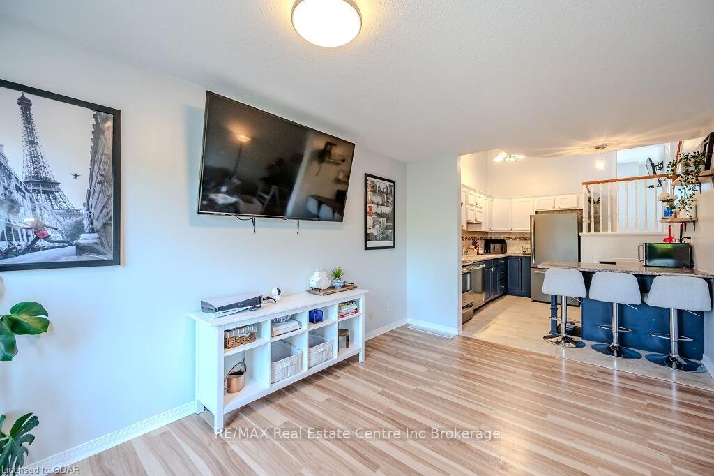 Photo 13 of 174 Windflower Drive, Kitchener — HOMEH