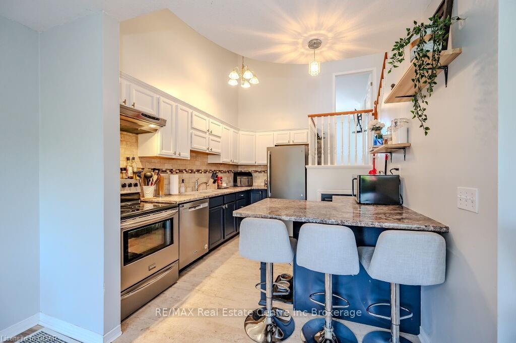 Photo 14 of 174 Windflower Drive, Kitchener — HOMEH