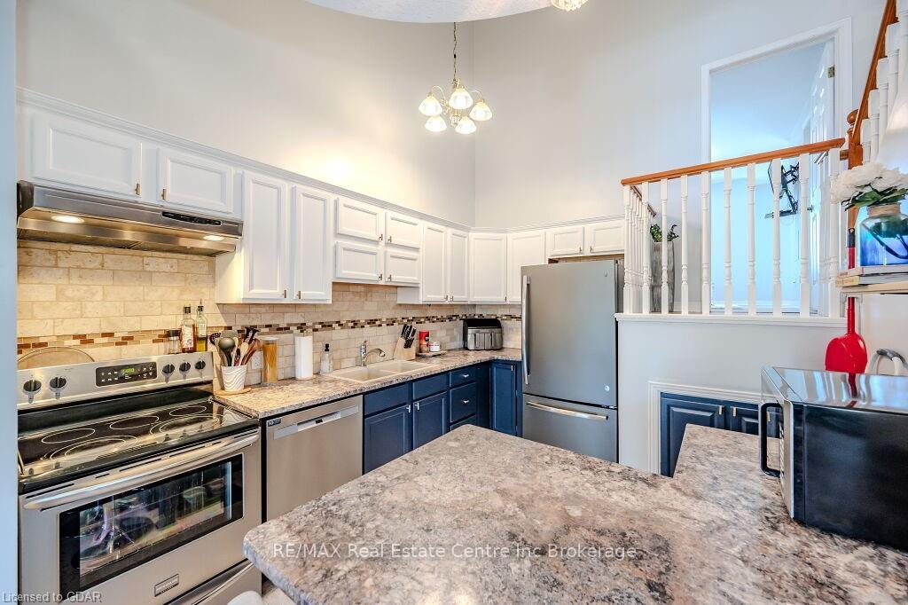 Photo 15 of 174 Windflower Drive, Kitchener — HOMEH