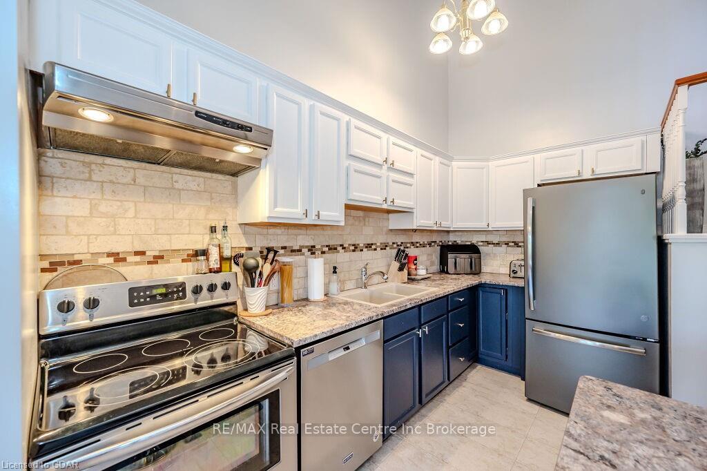 Photo 16 of 174 Windflower Drive, Kitchener — HOMEH