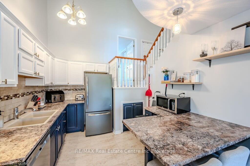 Photo 17 of 174 Windflower Drive, Kitchener — HOMEH