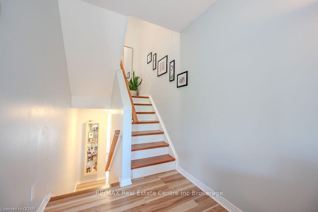 Photo 19 of 174 Windflower Drive, Kitchener — HOMEH
