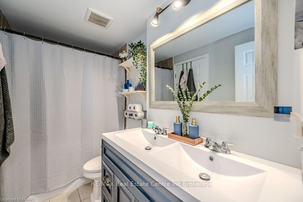 Photo 23 of 174 Windflower Drive, Kitchener — HOMEH