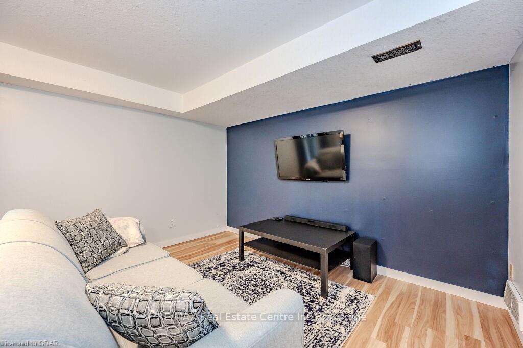 Photo 32 of 174 Windflower Drive, Kitchener — HOMEH
