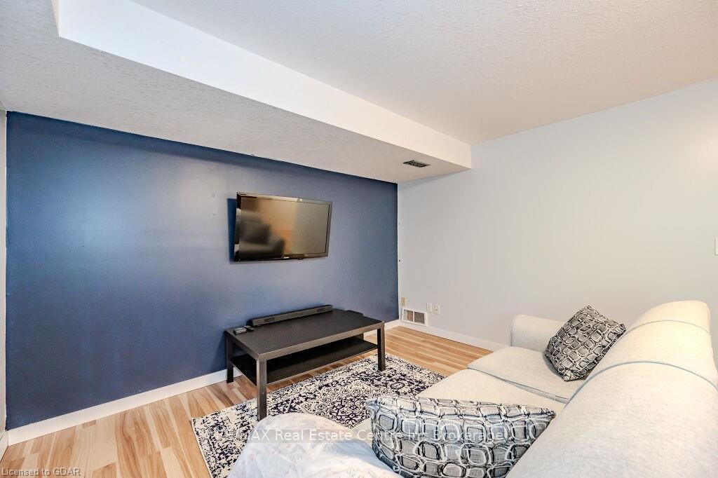 Photo 33 of 174 Windflower Drive, Kitchener — HOMEH