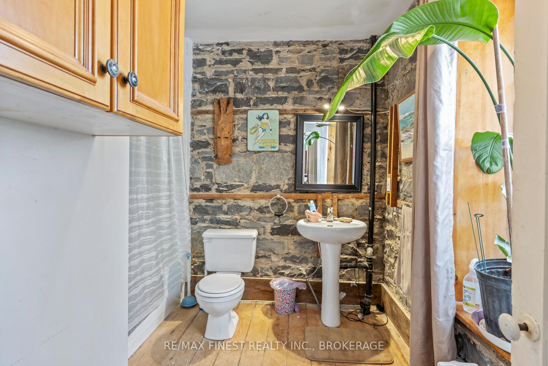 Photo 11 of 579 Union Street, Kingston, Central City West — HOMEH