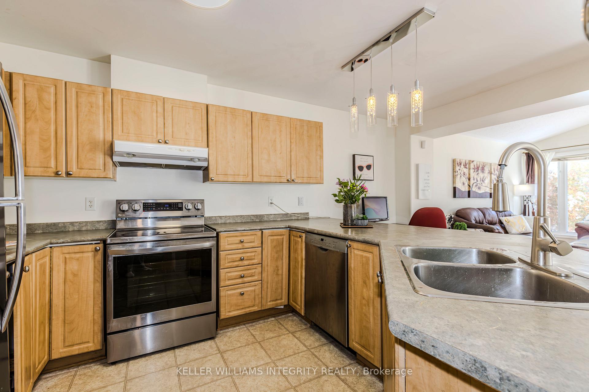 Photo 6 of 203 Flamborough Way, Ottawa, Kanata - Morgan's Grant/South March — HOMEH