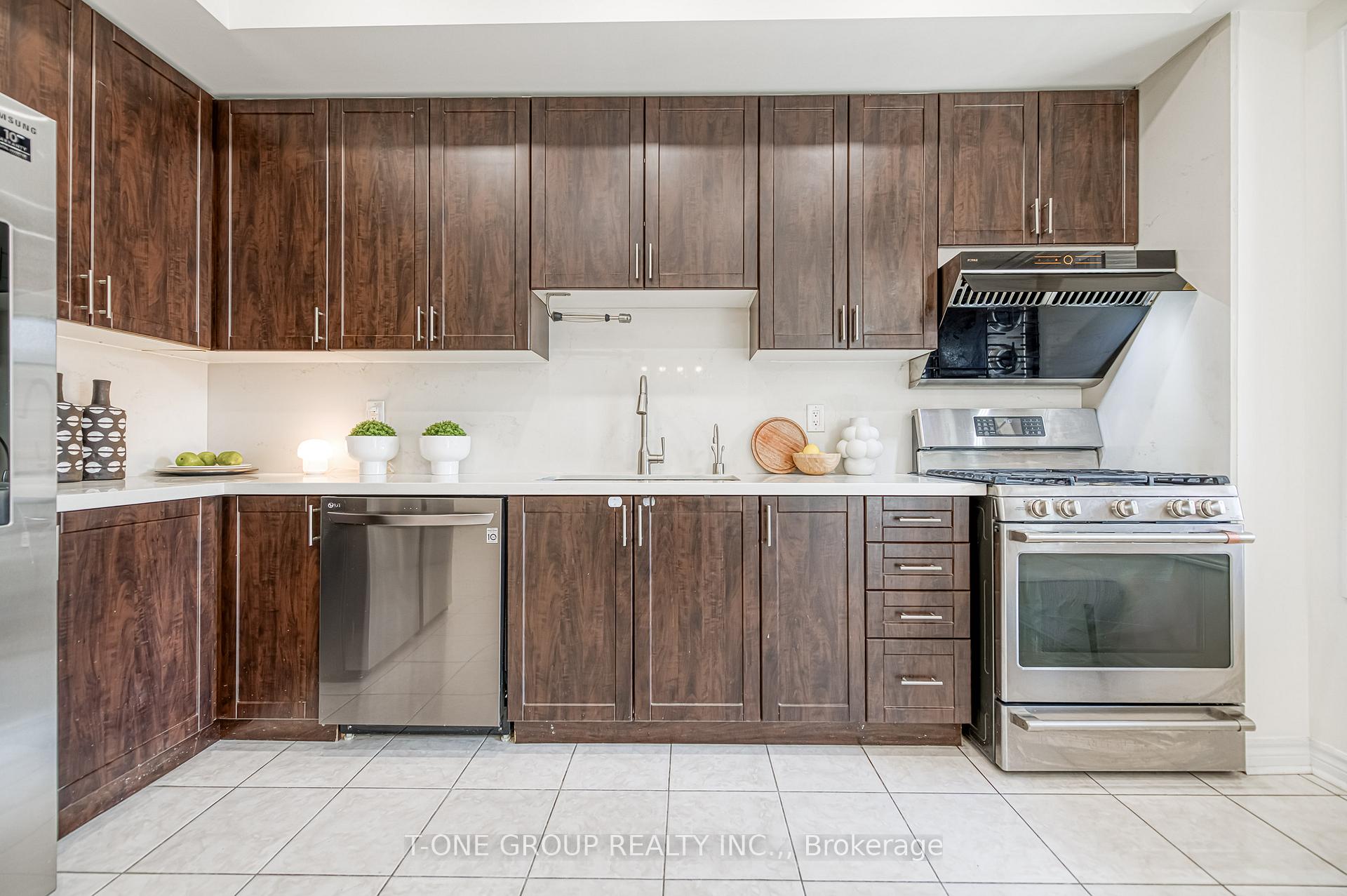 Photo 15 of 105 Battista Perri Drive, Markham, Wismer — HOMEH