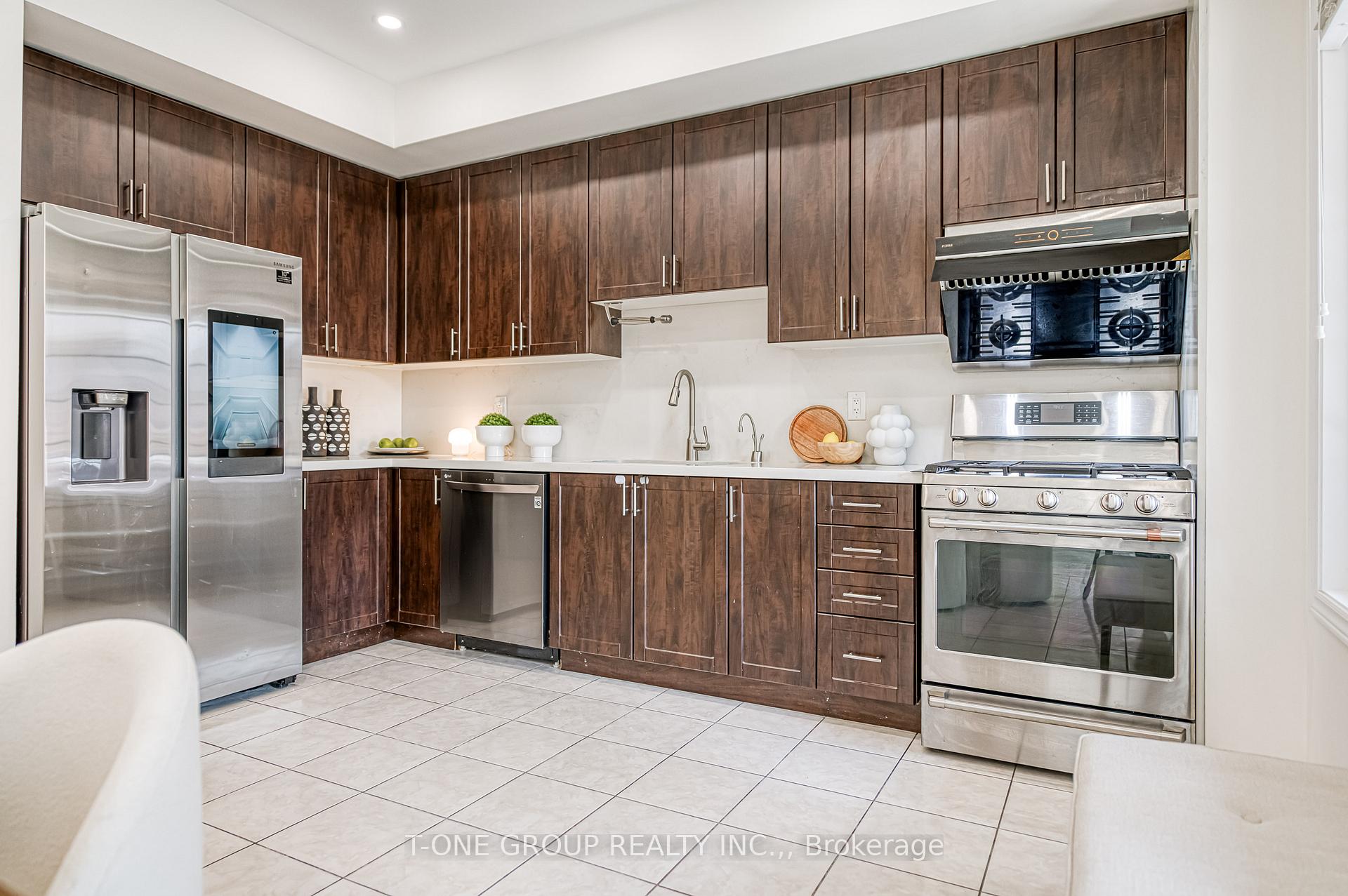 Photo 16 of 105 Battista Perri Drive, Markham, Wismer — HOMEH