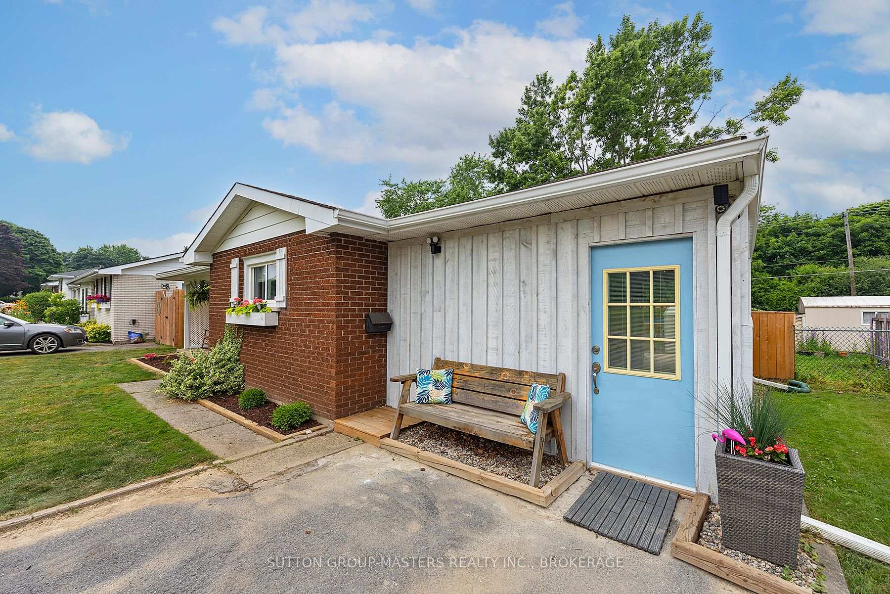 Photo 4 of 76 Smithfield Crescent, Kingston, West of Sir John A. Blvd — HOMEH