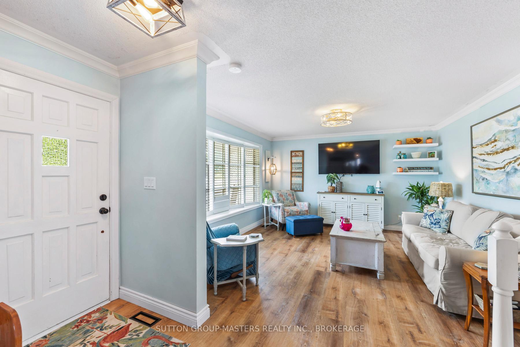Photo 6 of 76 Smithfield Crescent, Kingston, West of Sir John A. Blvd — HOMEH