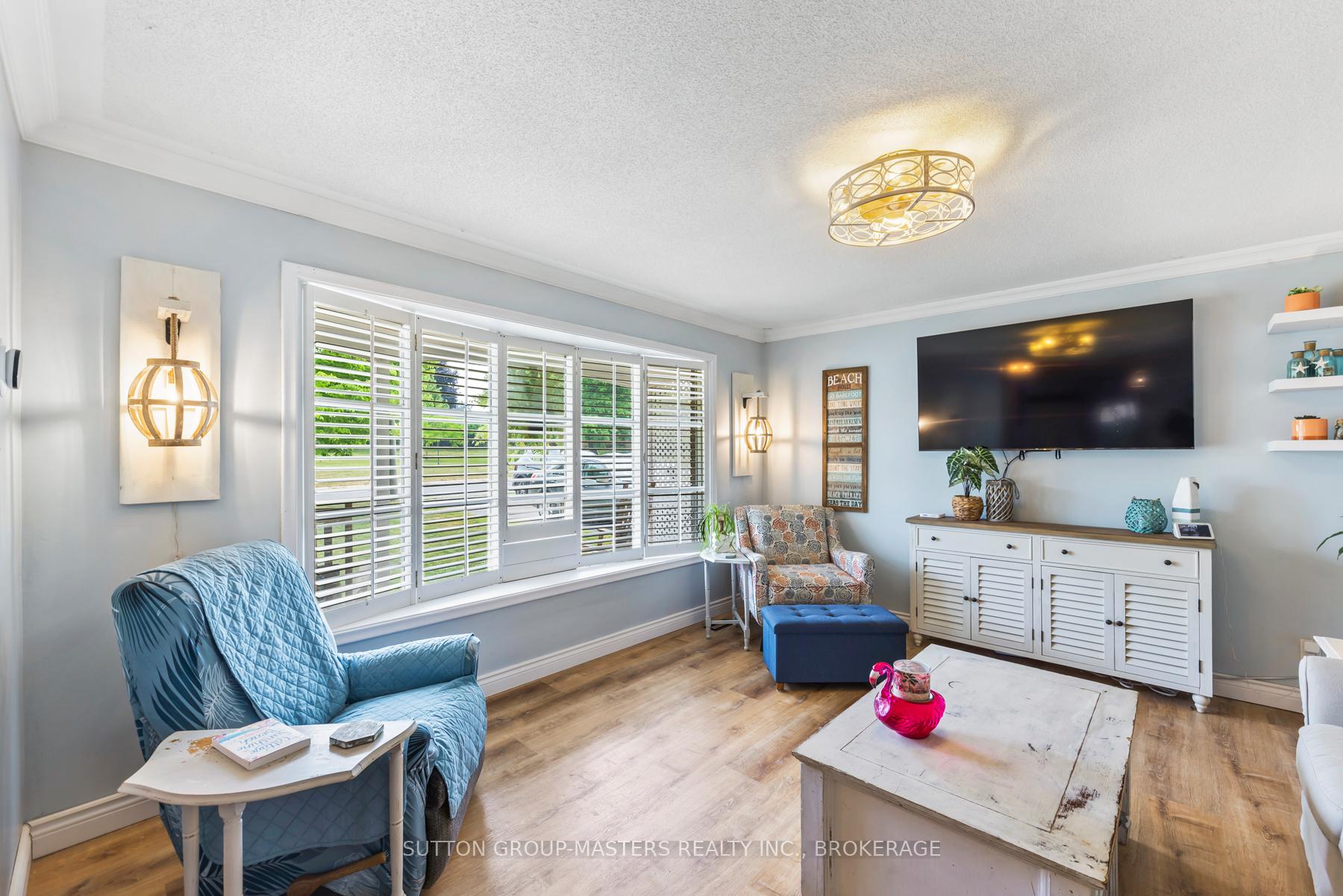 Photo 8 of 76 Smithfield Crescent, Kingston, West of Sir John A. Blvd — HOMEH