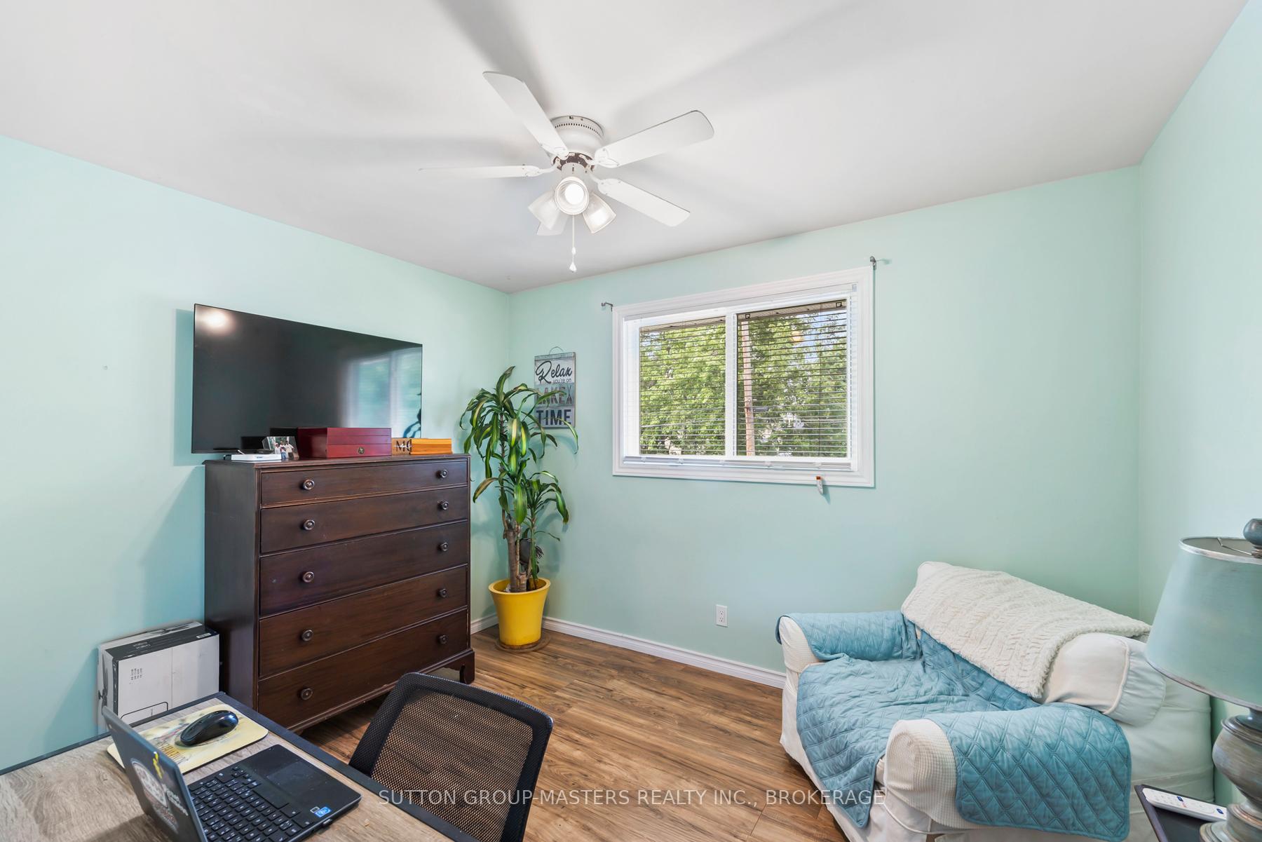 Photo 17 of 76 Smithfield Crescent, Kingston, West of Sir John A. Blvd — HOMEH