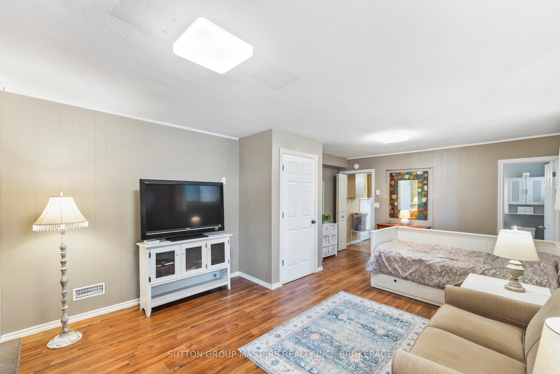 Photo 22 of 76 Smithfield Crescent, Kingston, West of Sir John A. Blvd — HOMEH