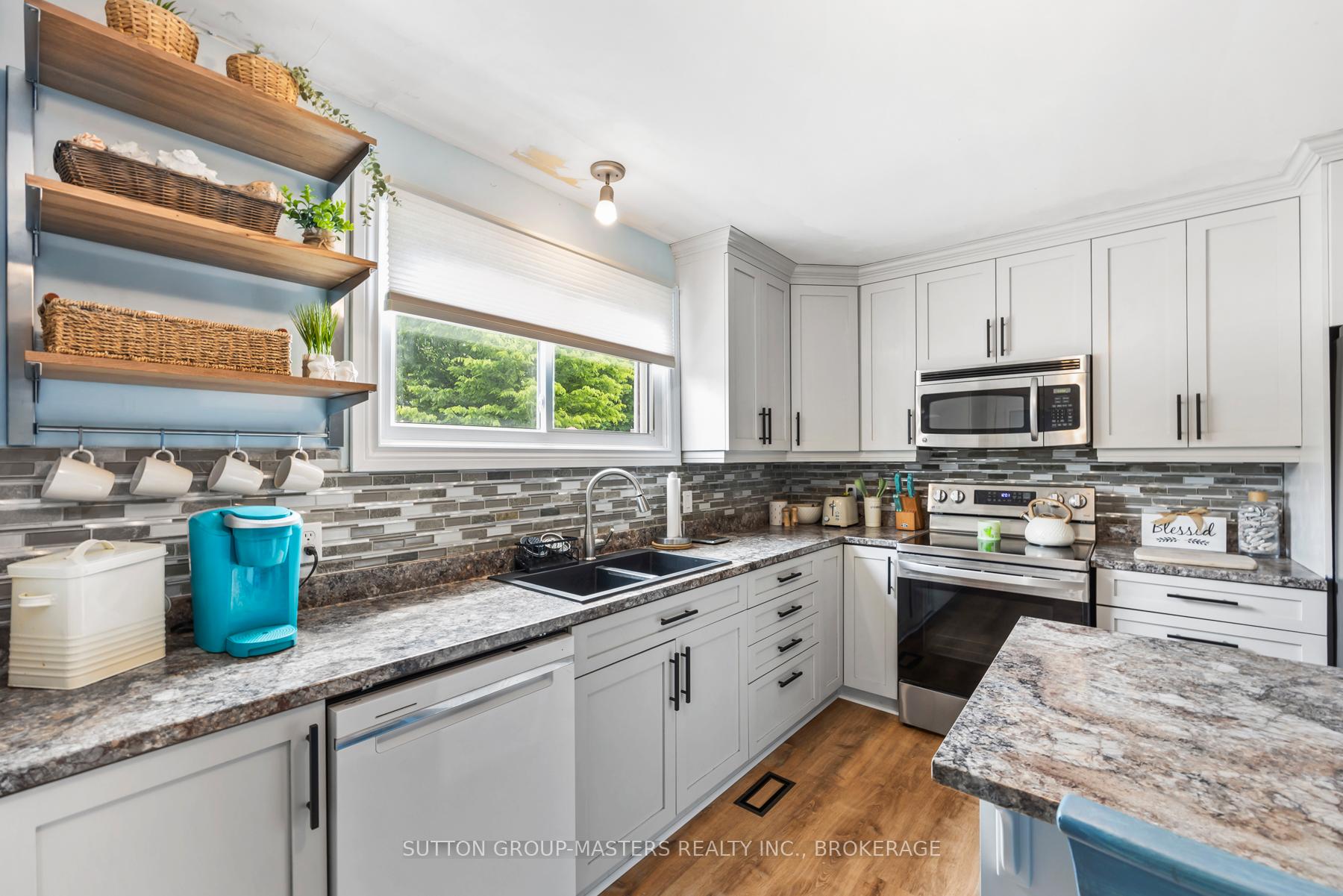 Photo 29 of 76 Smithfield Crescent, Kingston, West of Sir John A. Blvd — HOMEH