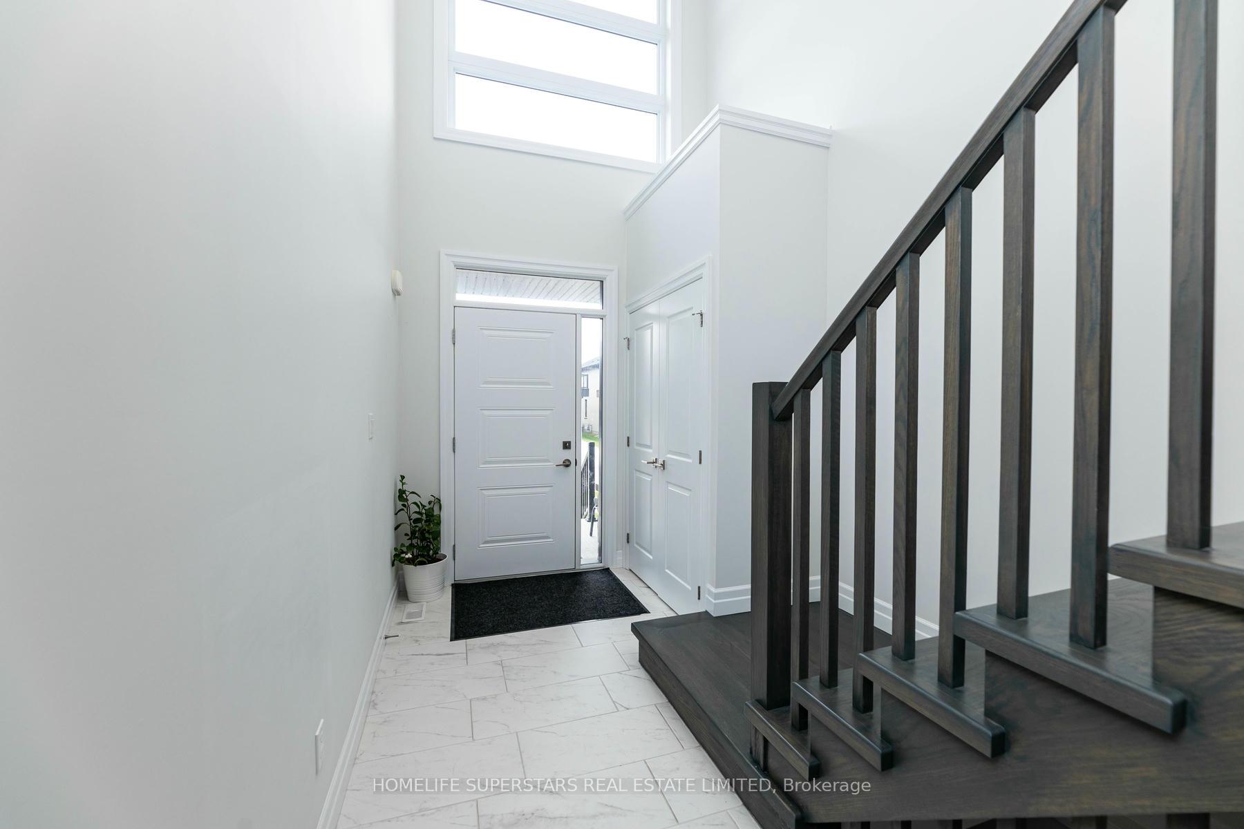 Photo 4 of 540 Doonwoods Crescent, Kitchener — HOMEH
