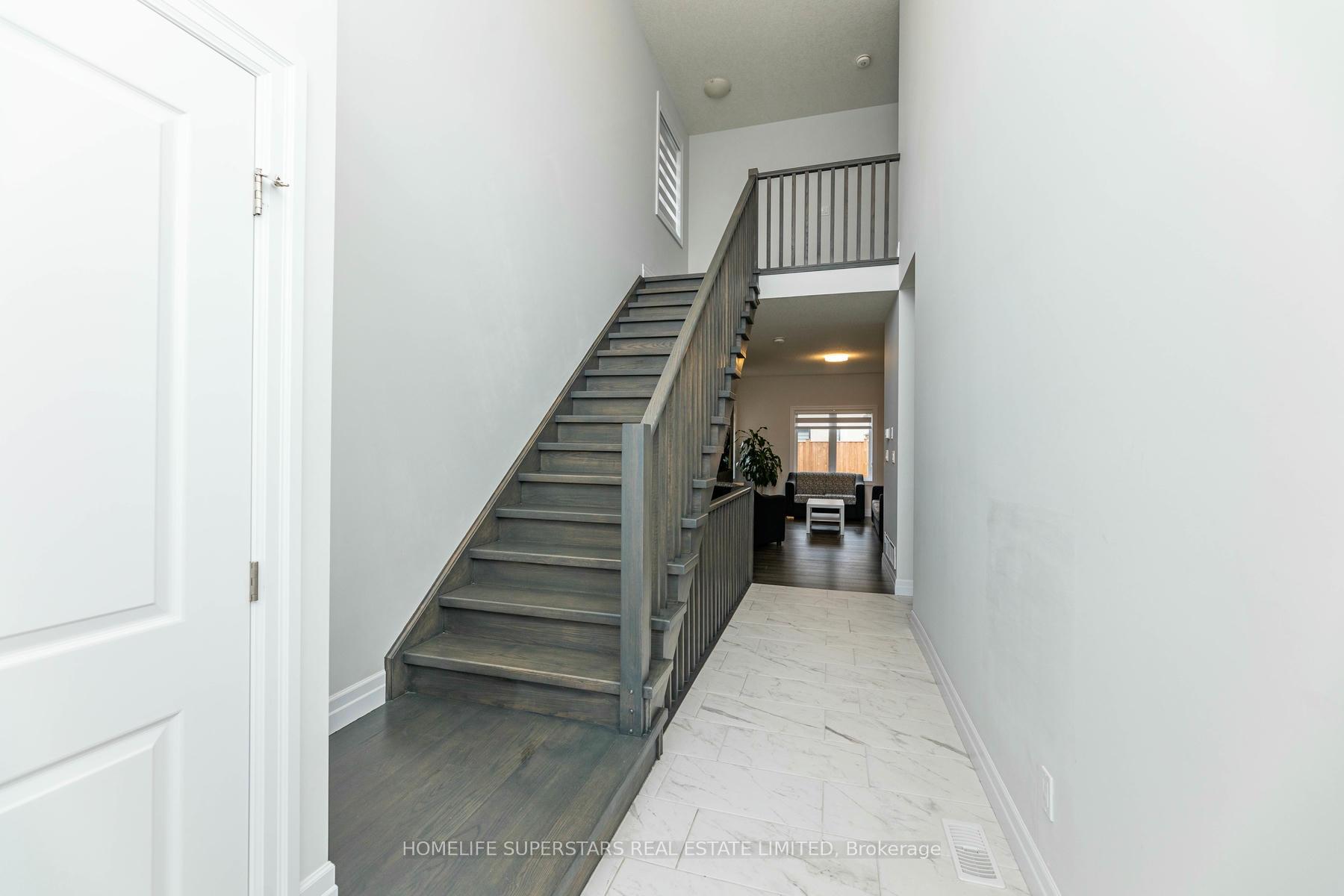 Photo 5 of 540 Doonwoods Crescent, Kitchener — HOMEH