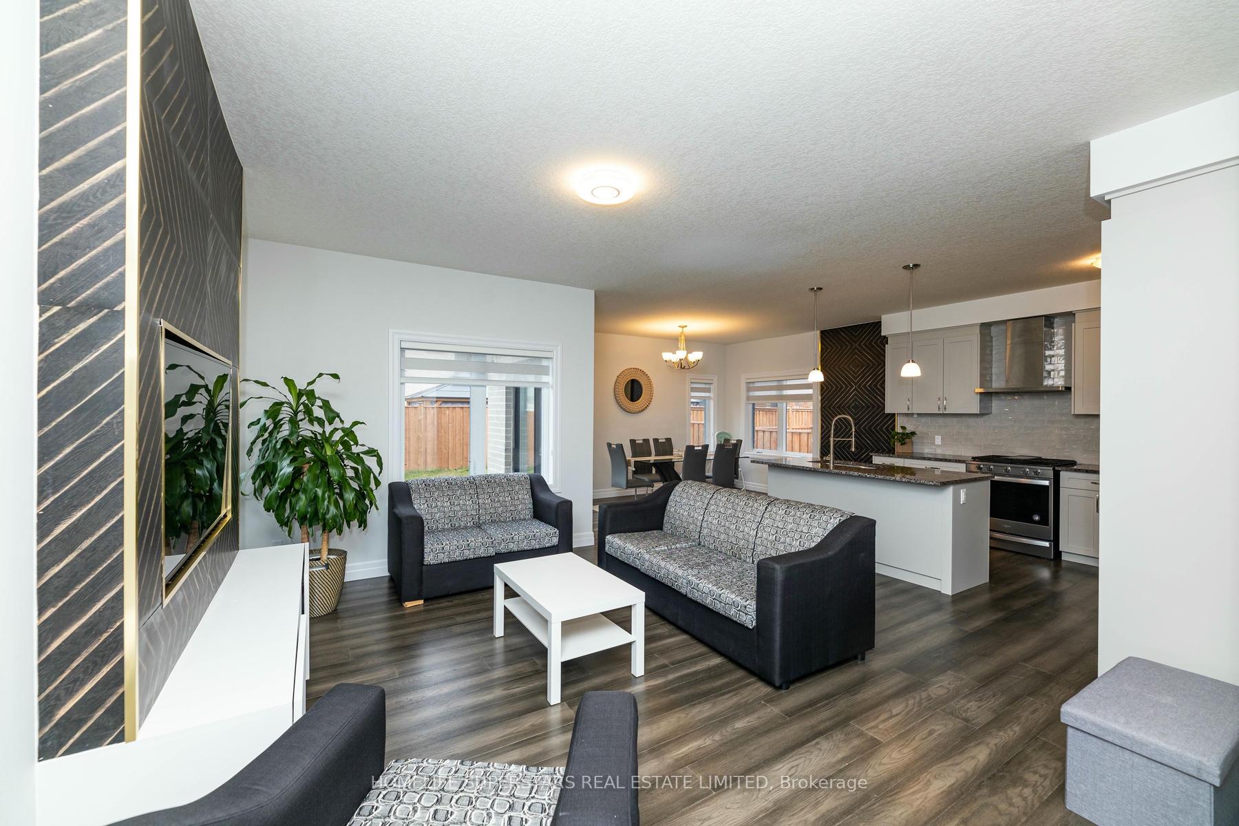 Photo 9 of 540 Doonwoods Crescent, Kitchener — HOMEH