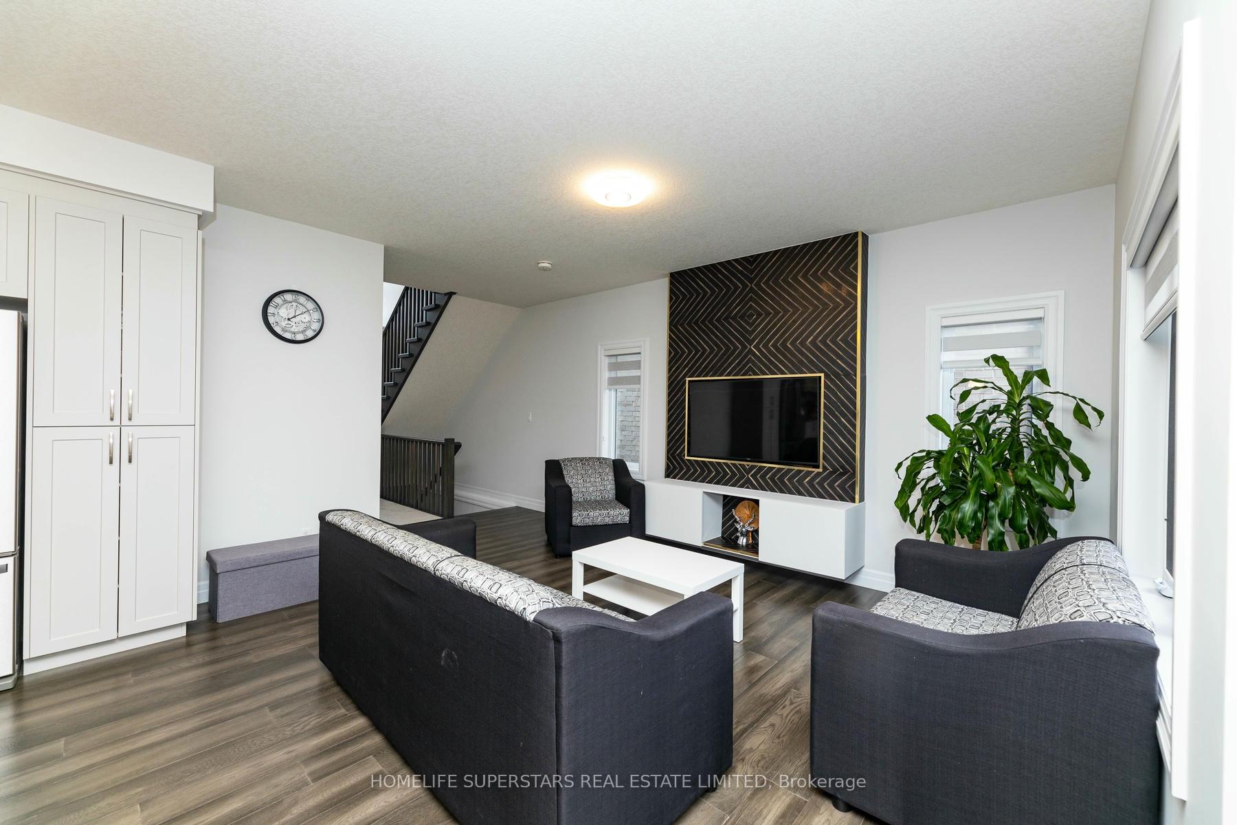 Photo 10 of 540 Doonwoods Crescent, Kitchener — HOMEH