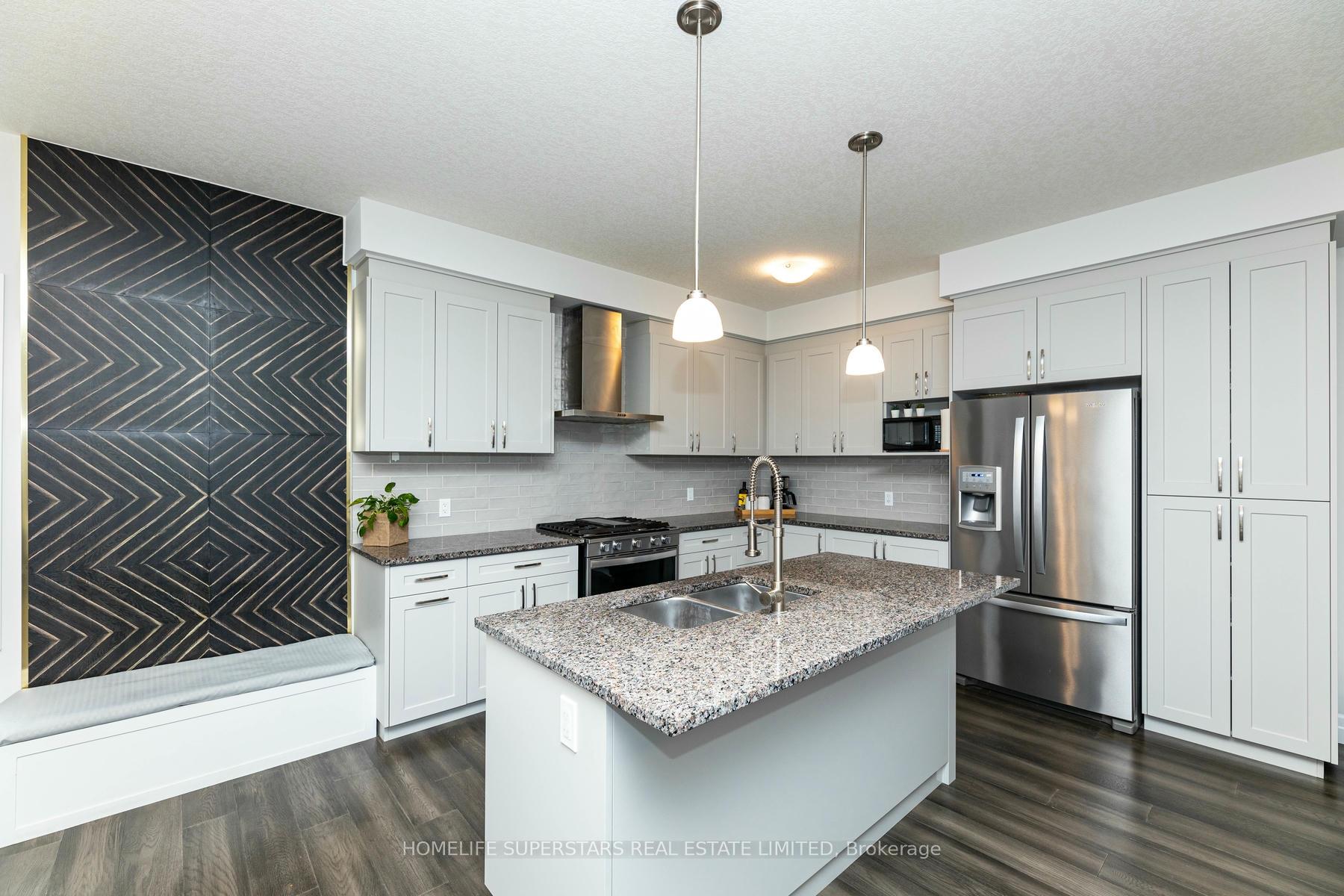 Photo 11 of 540 Doonwoods Crescent, Kitchener — HOMEH