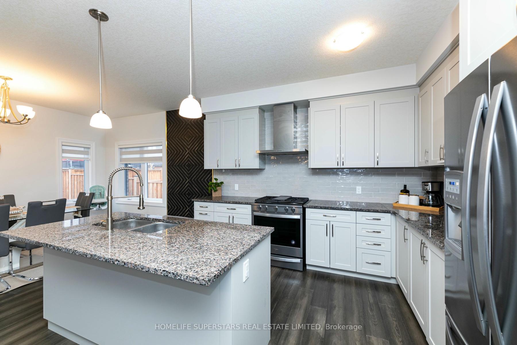 Photo 12 of 540 Doonwoods Crescent, Kitchener — HOMEH