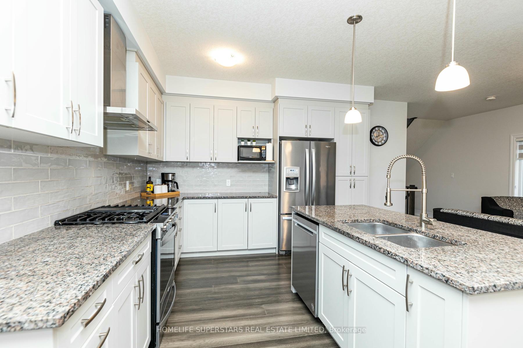 Photo 13 of 540 Doonwoods Crescent, Kitchener — HOMEH
