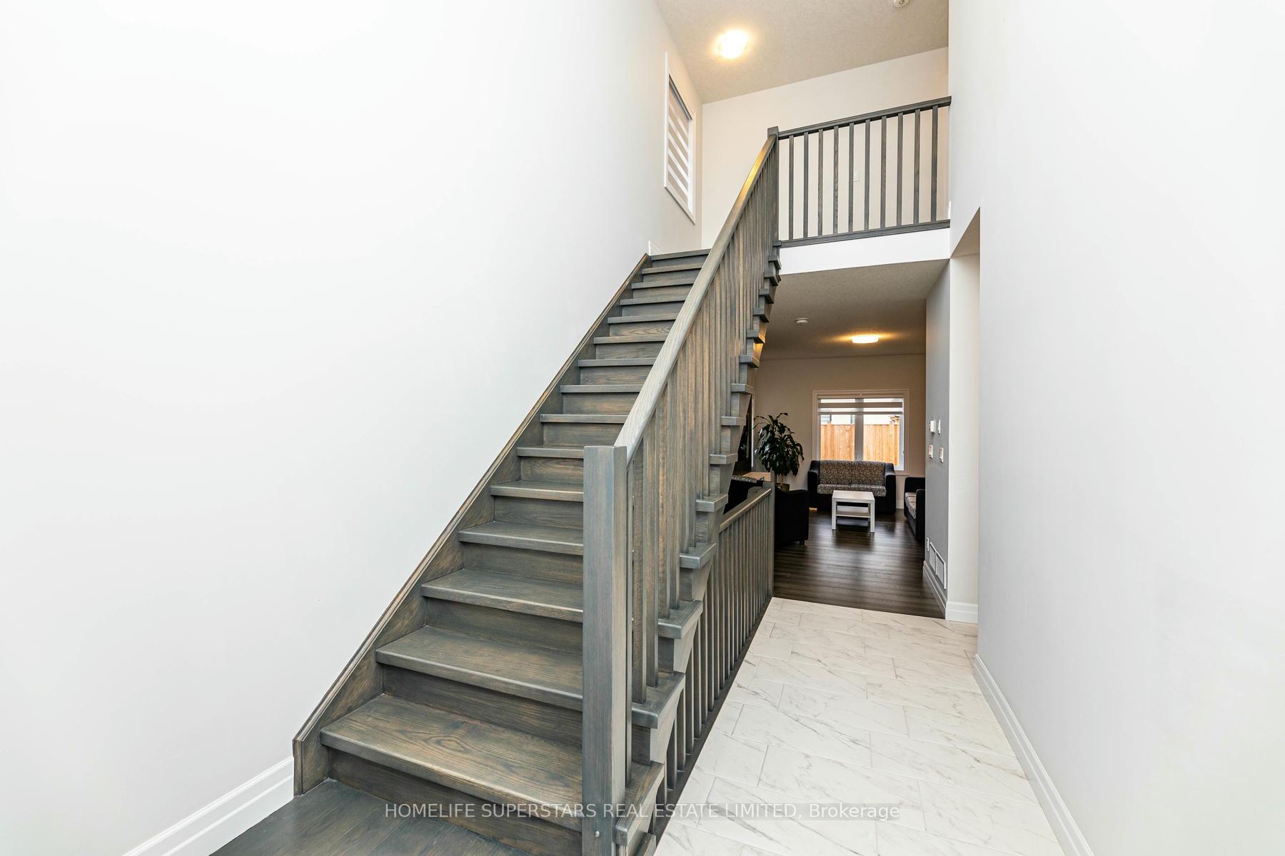 Photo 15 of 540 Doonwoods Crescent, Kitchener — HOMEH