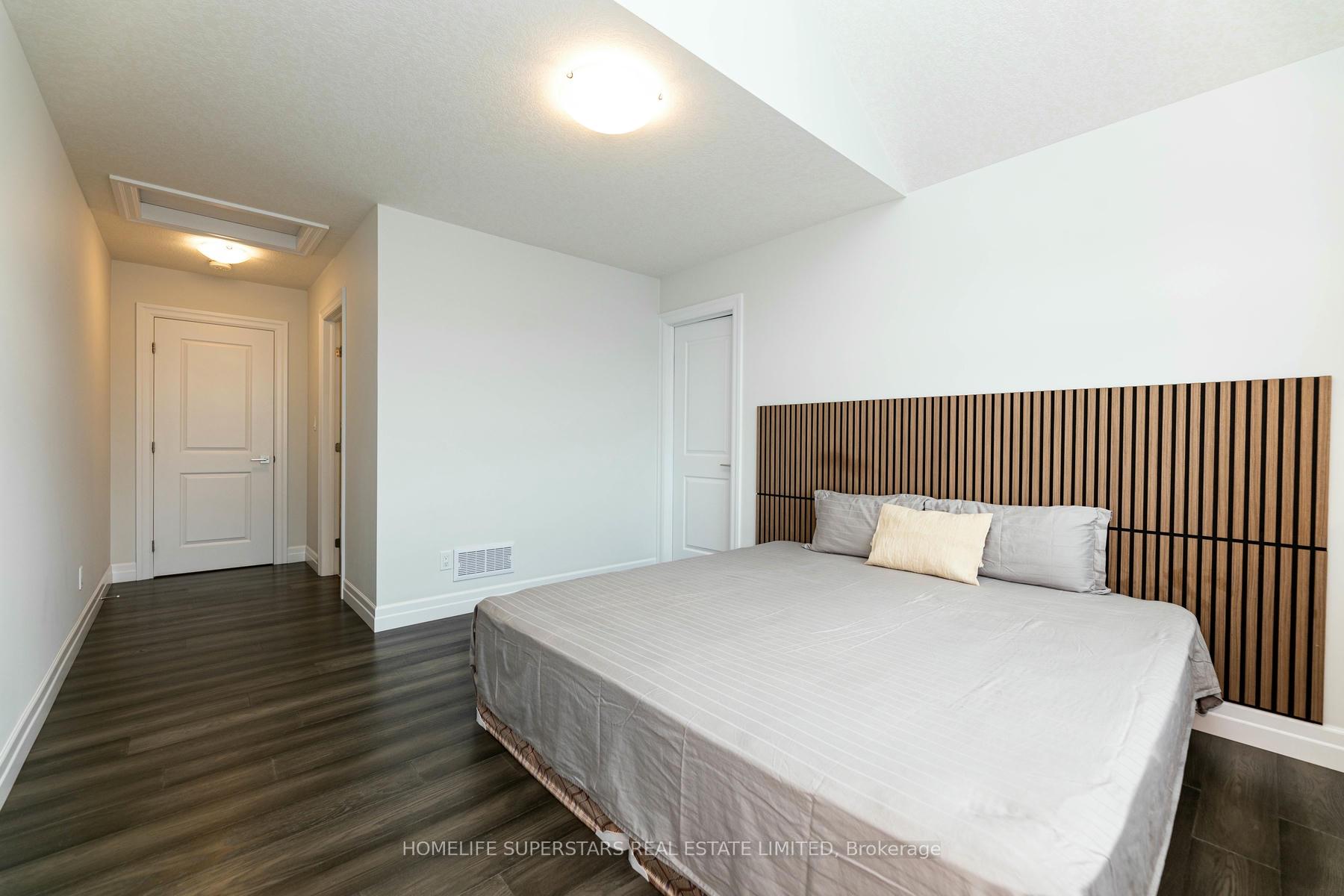 Photo 17 of 540 Doonwoods Crescent, Kitchener — HOMEH