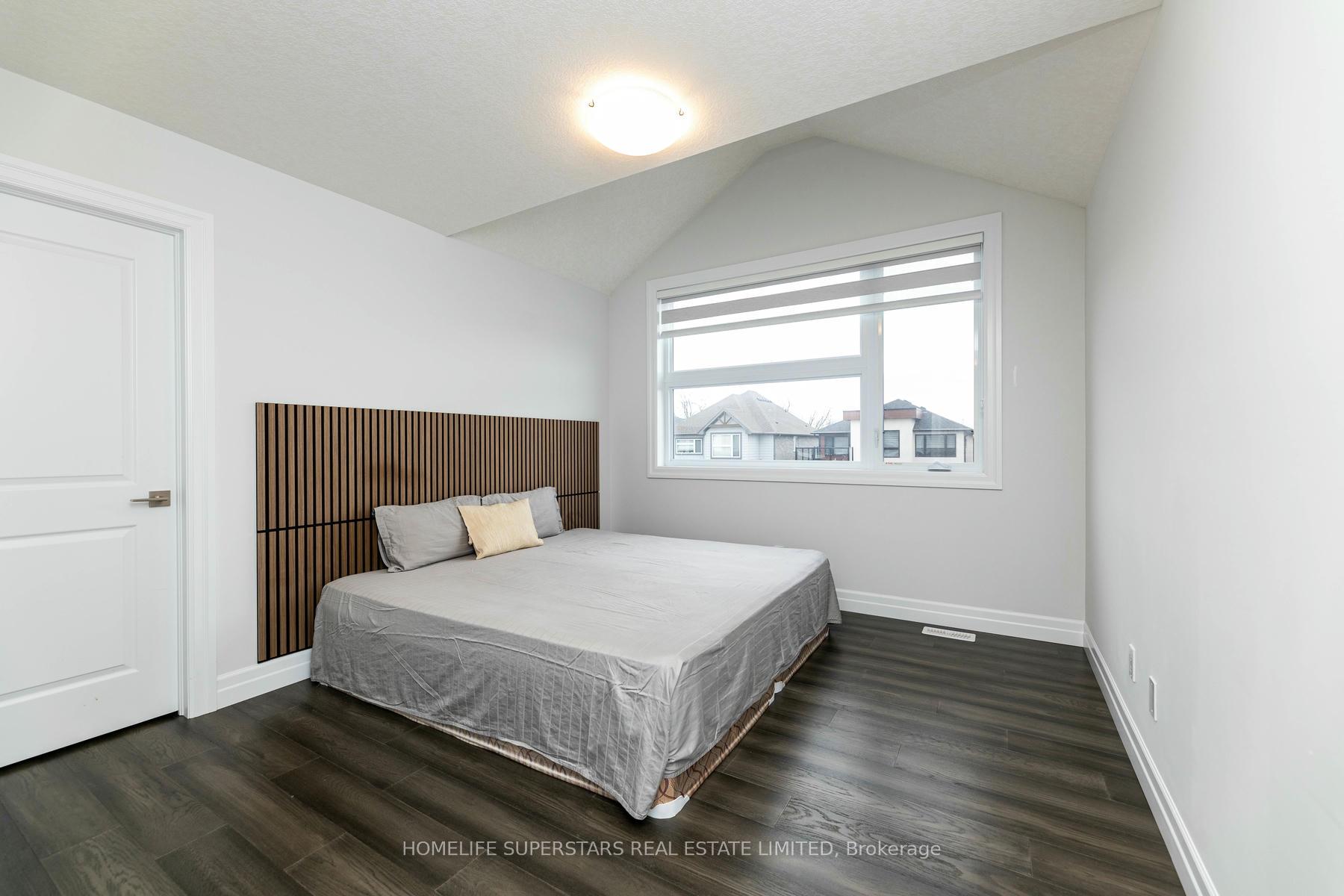 Photo 18 of 540 Doonwoods Crescent, Kitchener — HOMEH
