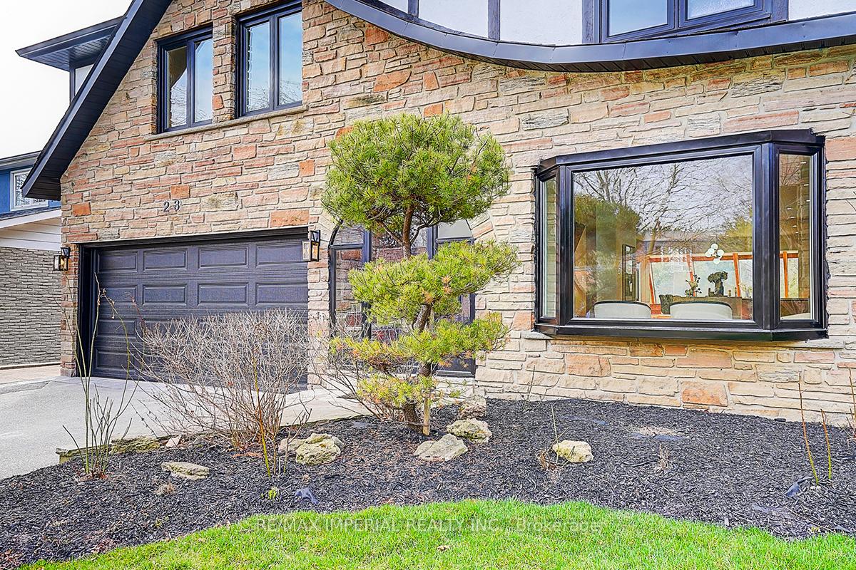 Photo 3 of 23 Hagerman Boulevard, Markham, Unionville — HOMEH