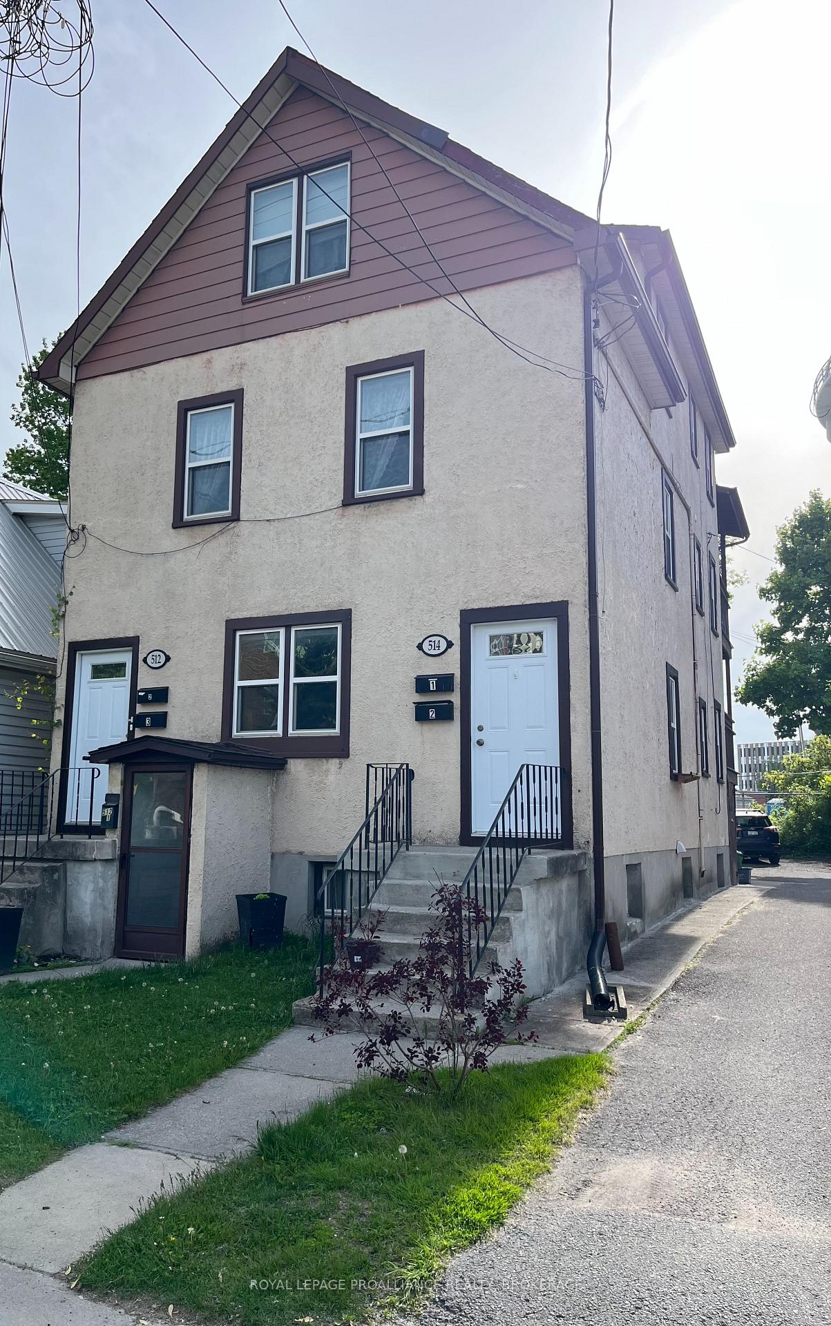 Front of 512-514 Macdonnell Street